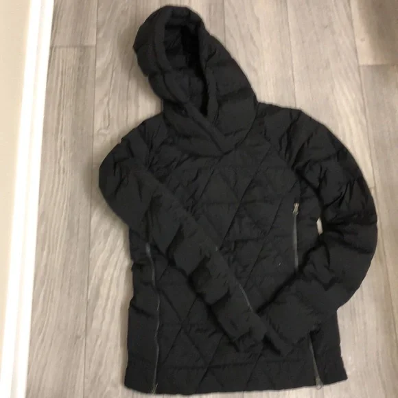 Lululemon black quilted puffy ladies jacket - Picture 4 of 4